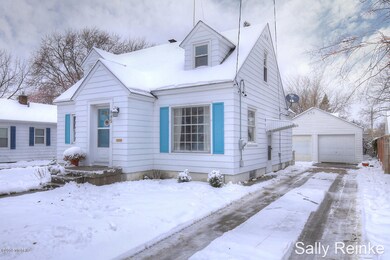 885 Aberdeen St NE, Grand Rapids, MI 49505 - photo 2