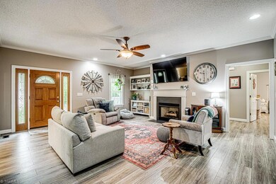 5900 Harvester Dr, Greensboro, NC 27406 - photo 4