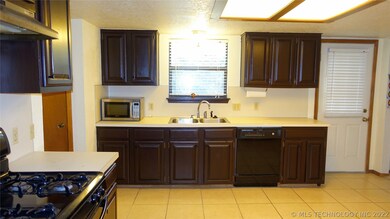 1401 W Fulton Place, Broken Arrow, OK 74012 - photo 6