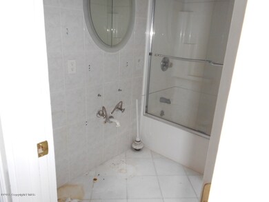 202 Conashaugh Trail, Milford, PA 18337 - photo 4