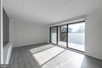 120 Roberts Ln unit 301, Alexandria, VA 22314 - photo 3