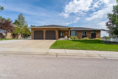 427 Clarion Dr, Gillette, WY 82718 - photo 2