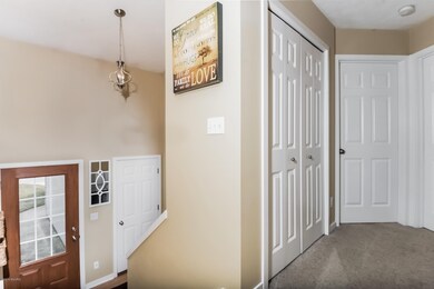 004-Foyer-2456107-medium