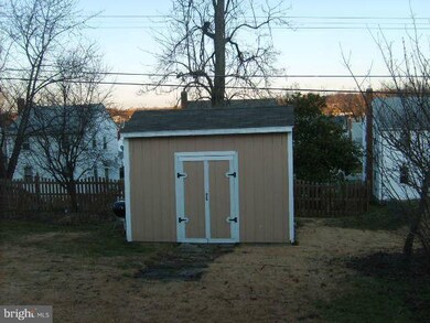 5547 Oakland Rd, Halethorpe, MD 21227 - photo 6