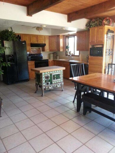 Kitchen/Dining Room 1