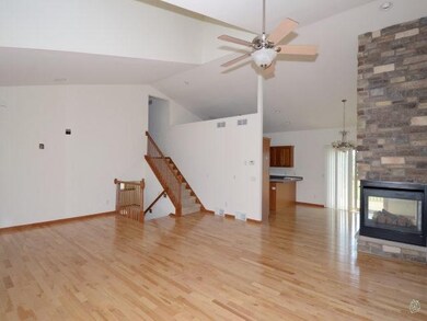 564 Lexington Dr, Oregon, WI 53575 - photo 3