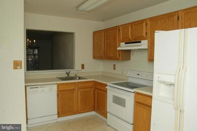 13948 Gunners Place, Centreville, VA 20121 - photo 7