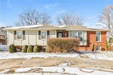 506 N Jefferson St, Raymore, MO 64083 - photo 4
