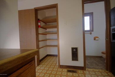bathroom_2.jpg