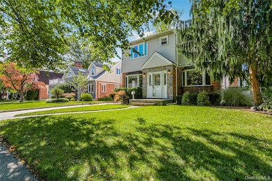 55 Maple Dr, New Hyde Park, NY 11040 - photo 2