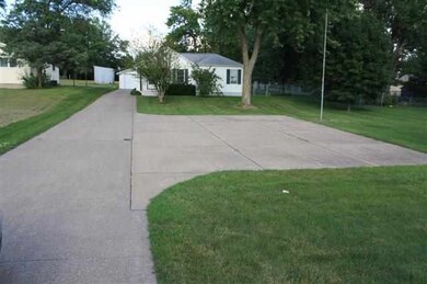 5123 N Pine St, Davenport, IA 52806 - photo 3