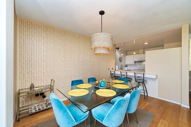 013_Dining
