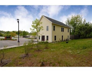 8 Mohawk Dr, Londonderry, NH 03053 - photo 2