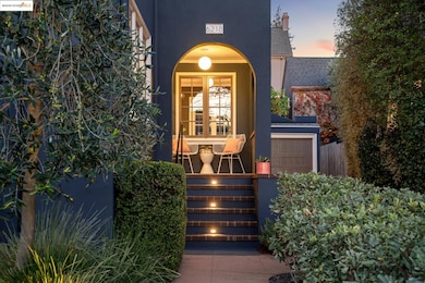 6218 Manoa St, Oakland, CA 94618 - photo 3