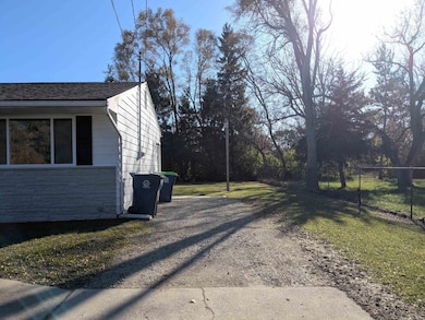 5050 Carnegie St, Saginaw, MI 48601 - photo 3