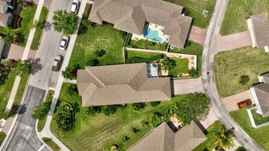 Oversized pie-shaped lot