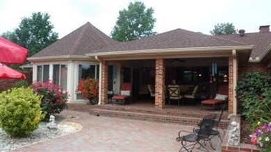 215 Manor House Ln, Frankfort, KY 40601 - photo 4