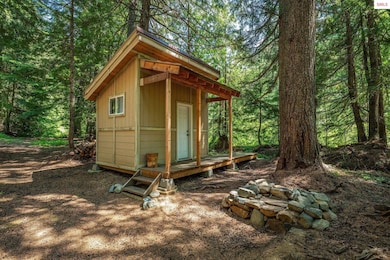 Off grid open living concept - all in one room! 8' x 12' Dry Cabin.