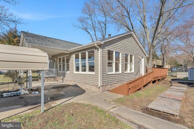 438 Lake Dr, Colonial Beach, VA 22443 - photo 2