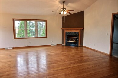 388 Sterling Dr unit 14, Oregon, WI 53575 - photo 4