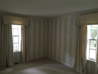 379 Round Hill Rd unit Cottage, Greenwich, CT 06831 - photo 4