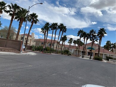Entrance to Laguna del Rey community
