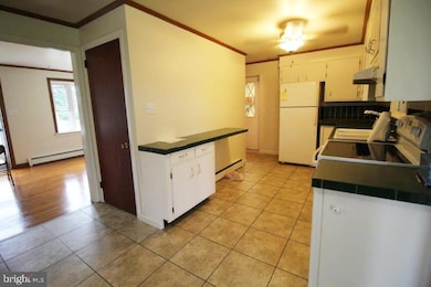 818 Walnut St, New Holland, PA 17557 - photo 4