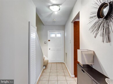 5902 Mayflower Ct, Alexandria, VA 22312 - photo 2