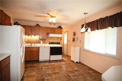 840 Delbrook Dr, Whiteland, IN 46184 - photo 5