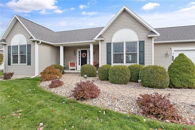 2050 Whisper Ridge Dr, Chittenango, NY 13037 - photo 2