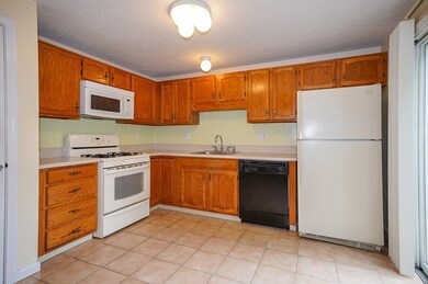 17 Pinecrest Village unit 17, Hopkinton, MA 01748 - photo 4