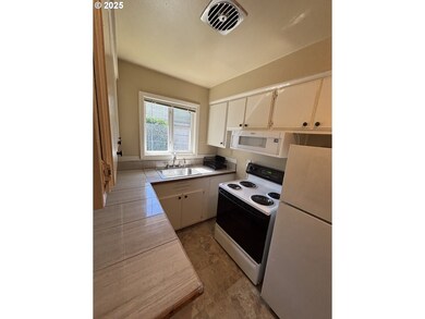 7424 NE Halsey St unit 7436, Portland, OR 97213 - photo 4