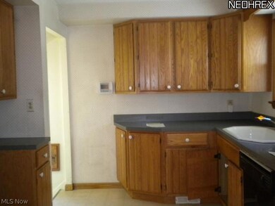 1716 E 238th St, Euclid, OH 44117 - photo 4