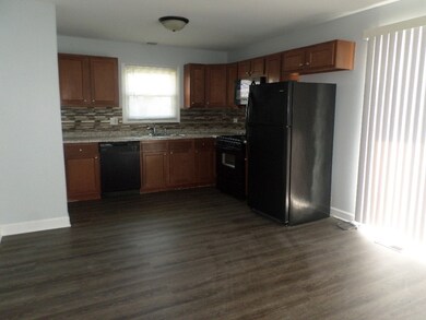 17571 Winston Ct, Country Club Hills, IL 60478 - photo 2