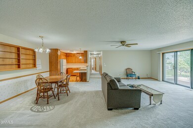 3333MontrealSt302_0025