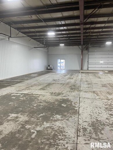 1735 N Stark St, Davenport, IA 52804 - photo 2