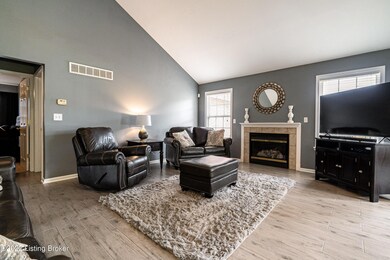 6923 Catalpa Springs Dr, Louisville, KY 40228 - photo 6