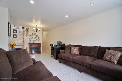 (5) Living Room