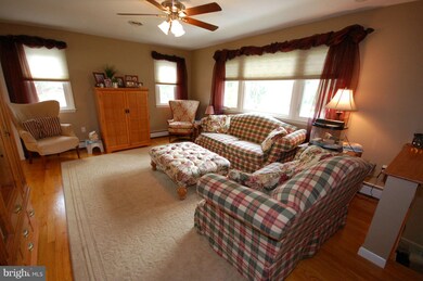 6510 Sunset Dr, Sykesville, MD 21784 - photo 3