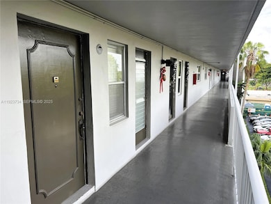 Hillcrest Country Club Apartments unit 408, Hollywood, FL 33021 - photo 5