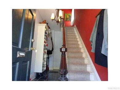 Foyer.