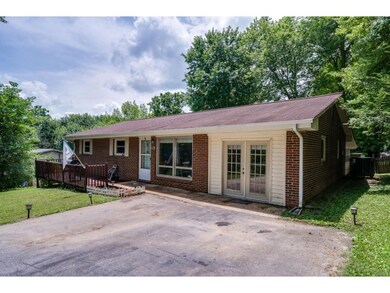 1512 Bell Ridge Rd, Johnson City, TN 37601 - photo 3