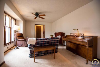 2805 SW Ashworth Place, Topeka, KS 66614 - photo 4