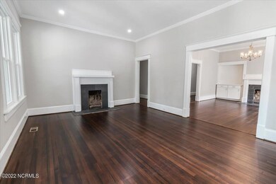 05-1305 E Walnut St-5