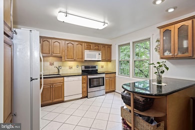 6672 Midhill Place, Falls Church, VA 22043 - photo 7