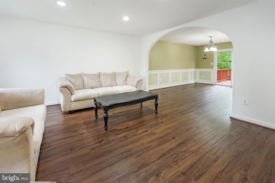 10226 Roberts Common Ln, Burke, VA 22015 - photo 5