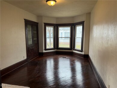 214 W 7th St, Uhrichsville, OH 44683 - photo 7