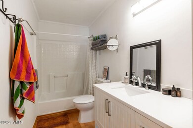 topaz_r203_interior_bath01