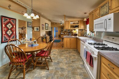 Eat in Kitchen w/ Gas Stove