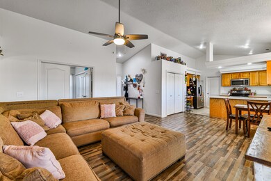 302 S Xavier Dr